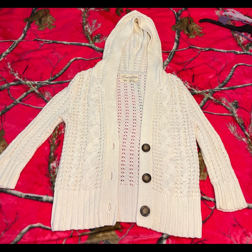 Aeropostale cream color quarter length sleeve sweater size small